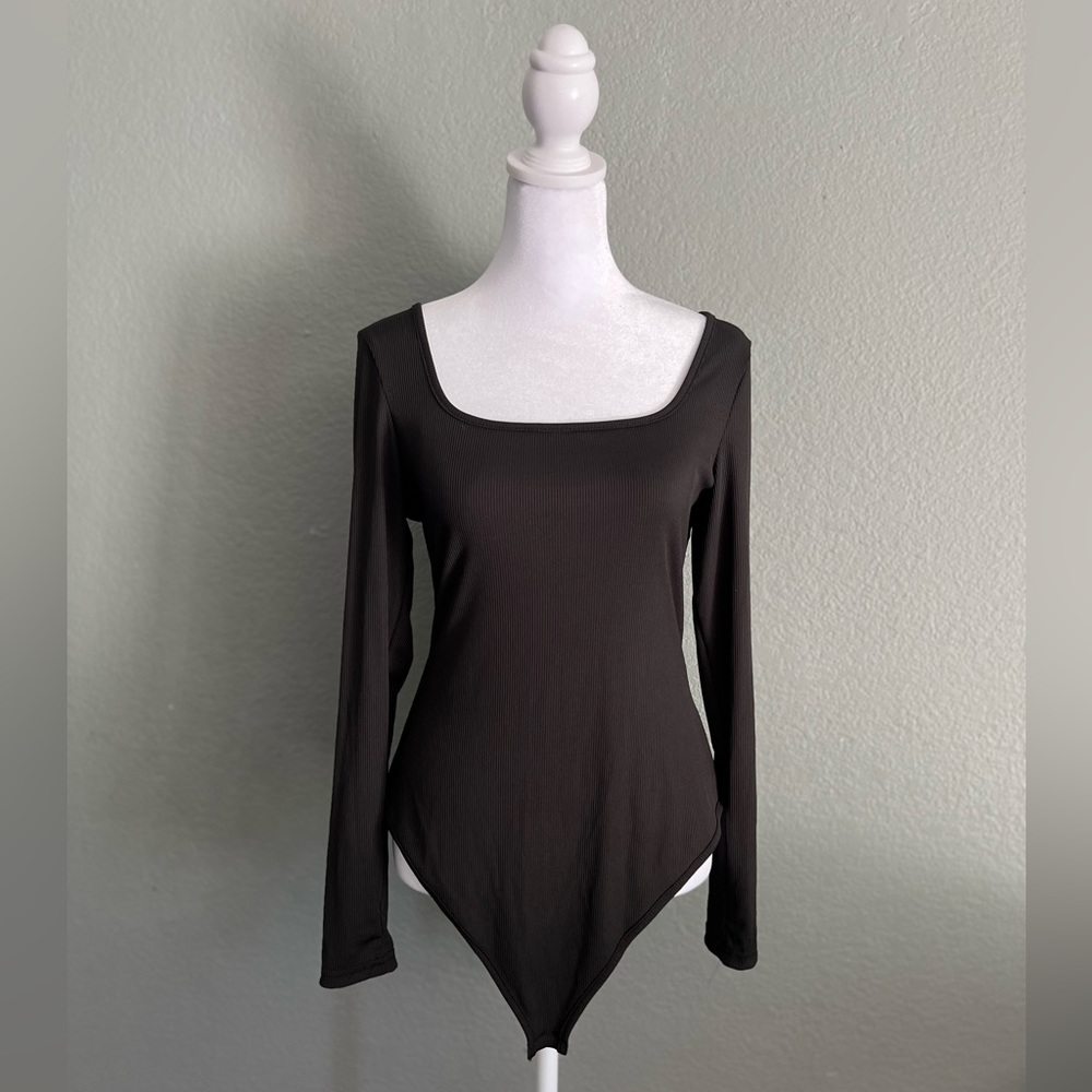 Viral TikTok bodysuit, long sleeve color, black stretchy. Size medium.